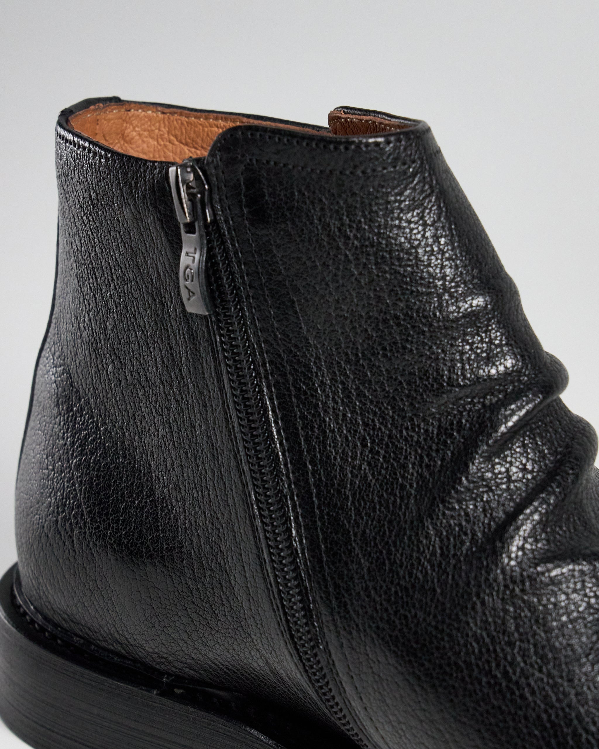 TGA by Ahler 3130 Zip Boot Black