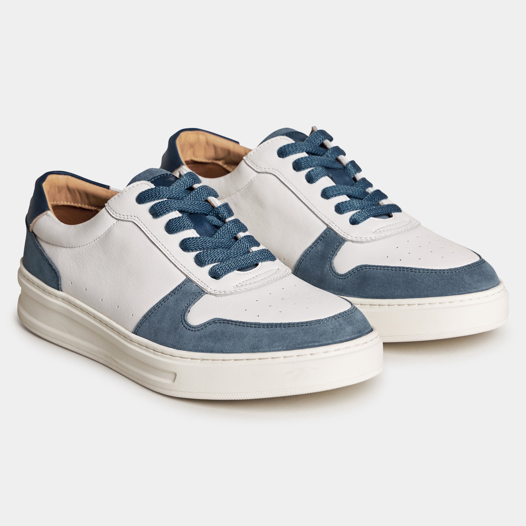 TGA xLAB 530 Sneaker laced Light Blue