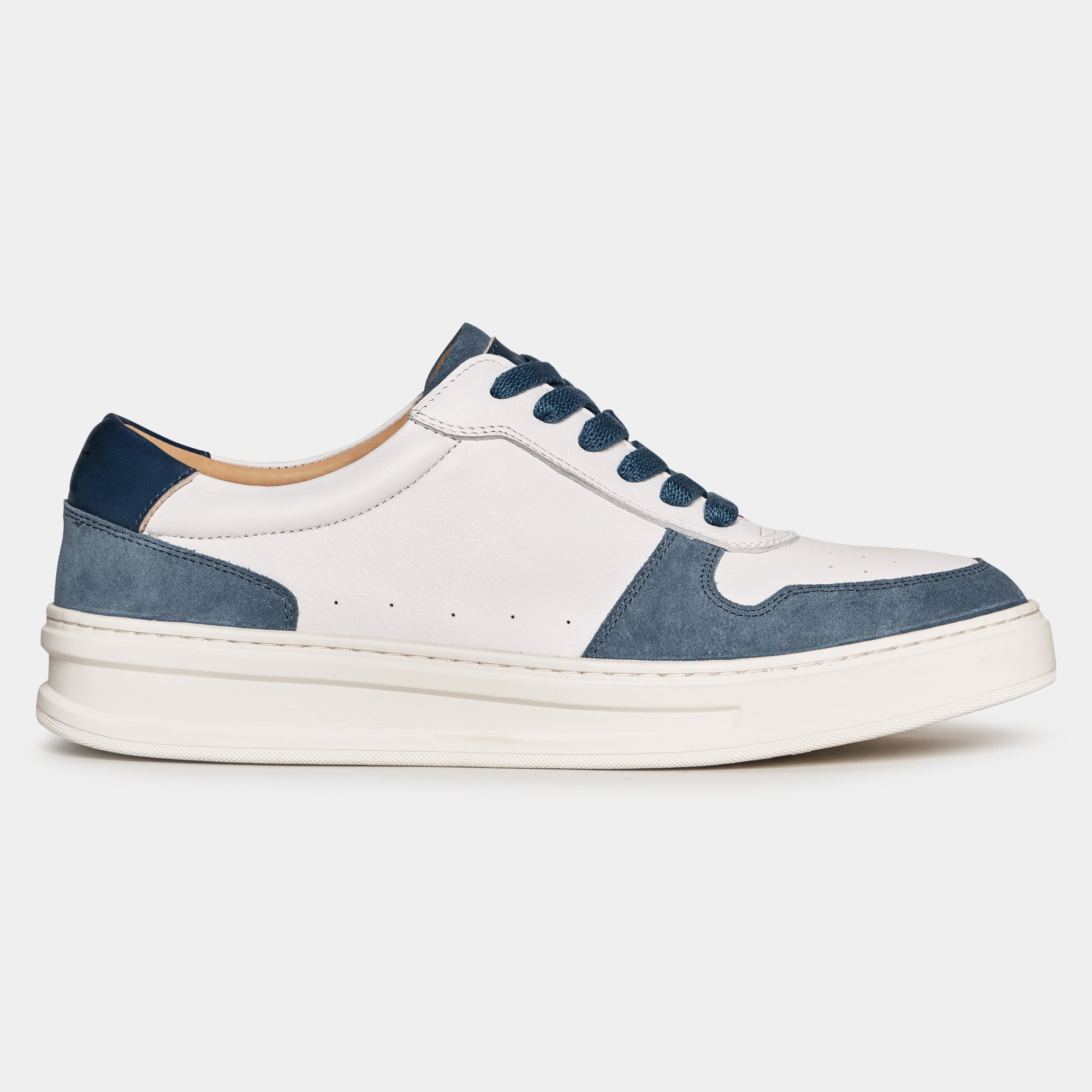 TGA xLAB 530 Sneaker laced Light Blue