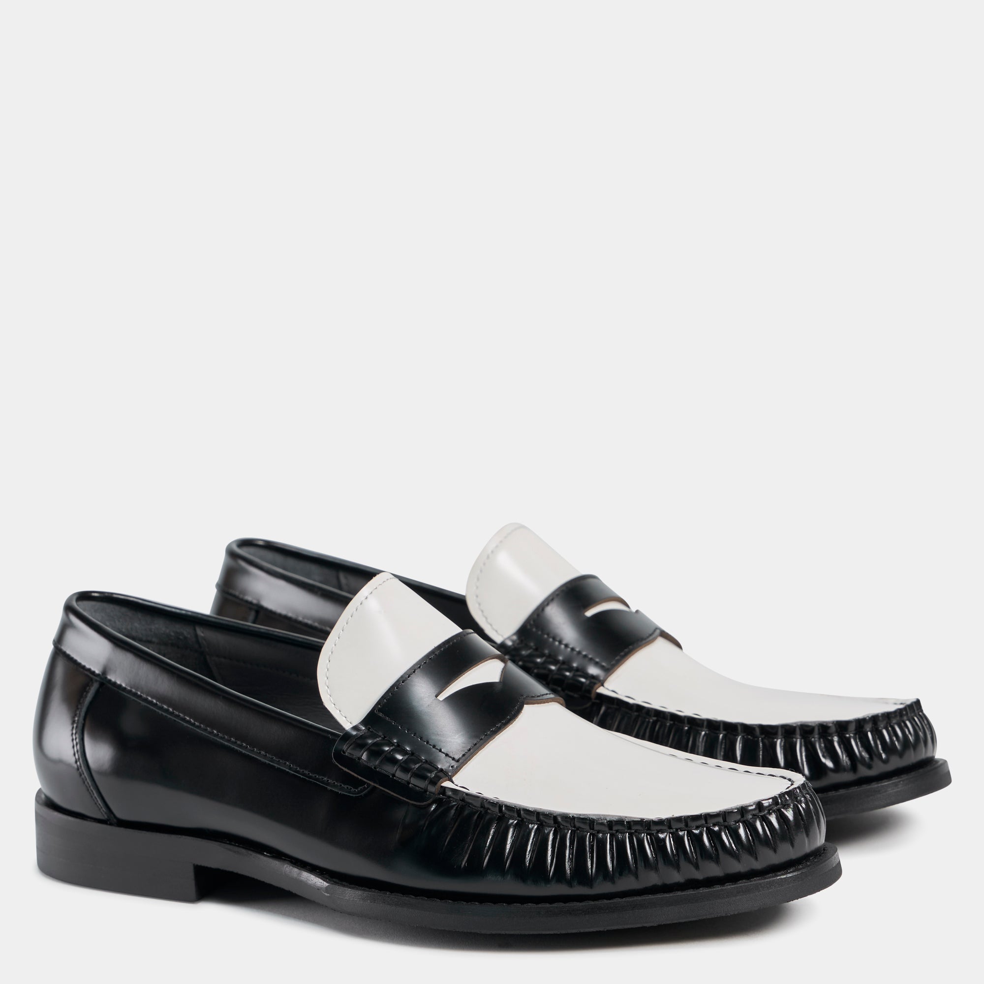 TGA xLAB 883 Loafer Black/White