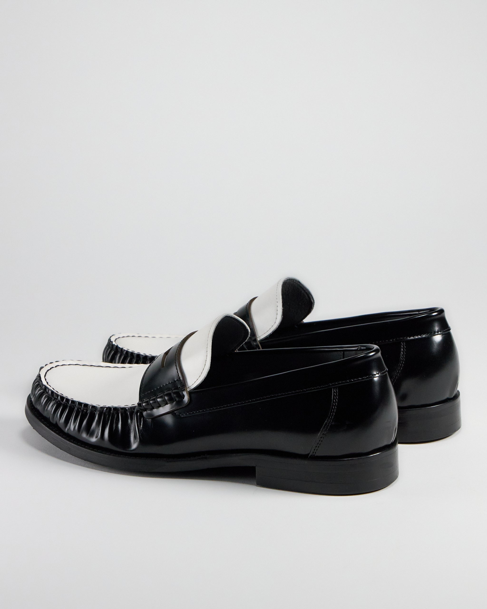 TGA xLAB 883 Loafer Black/White