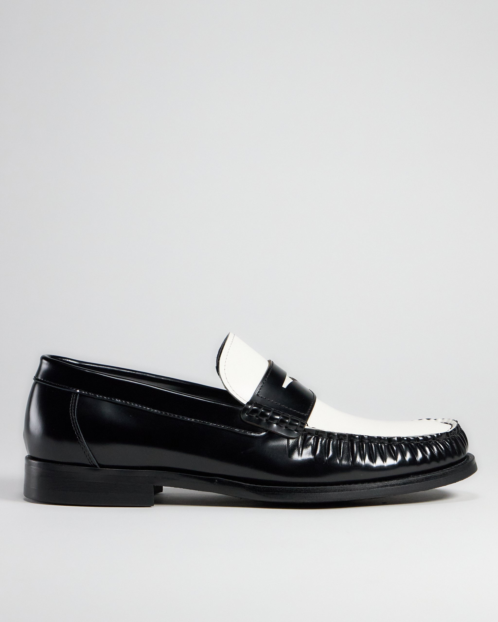 TGA xLAB 883 Loafer Black/White