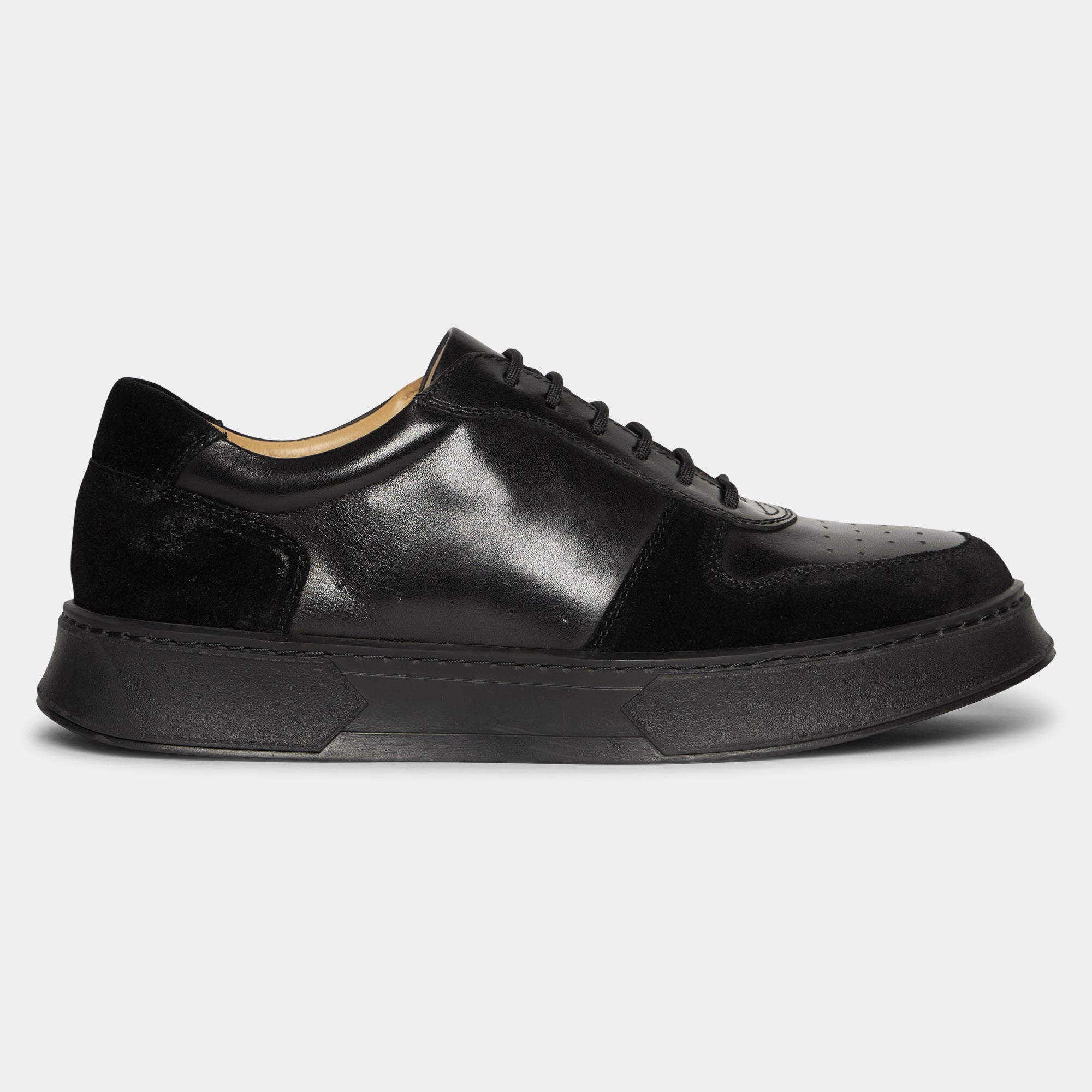 TGA xLAB 950 Sneaker laced Black