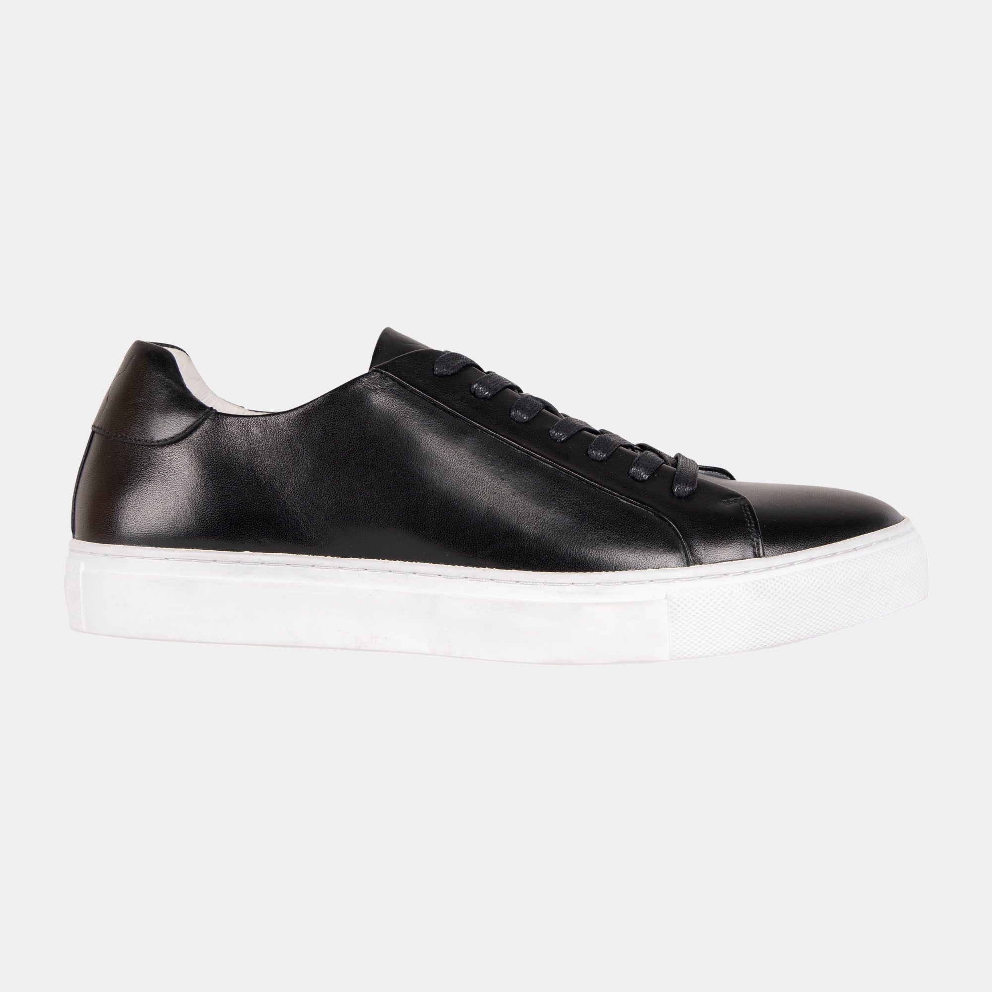 TGA xLAB 100 Sneaker laced Black
