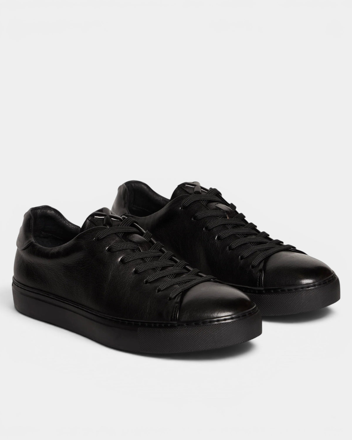 TGA xLAB 120 Sneaker laced Black