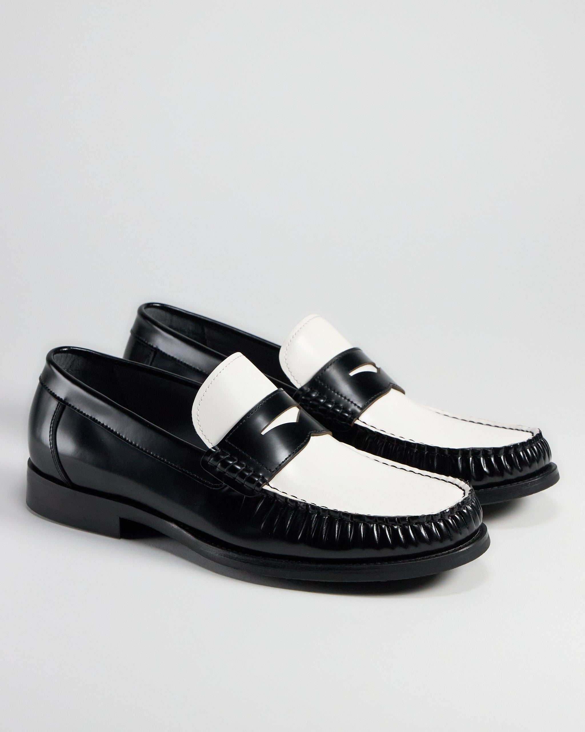 TGA xLAB 883 Loafer Black/White