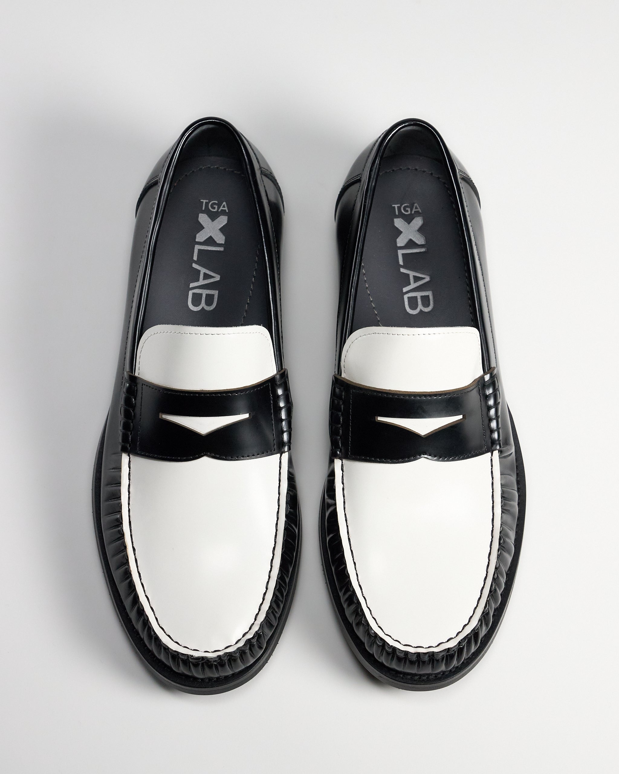 TGA xLAB 883 Loafer Black/White